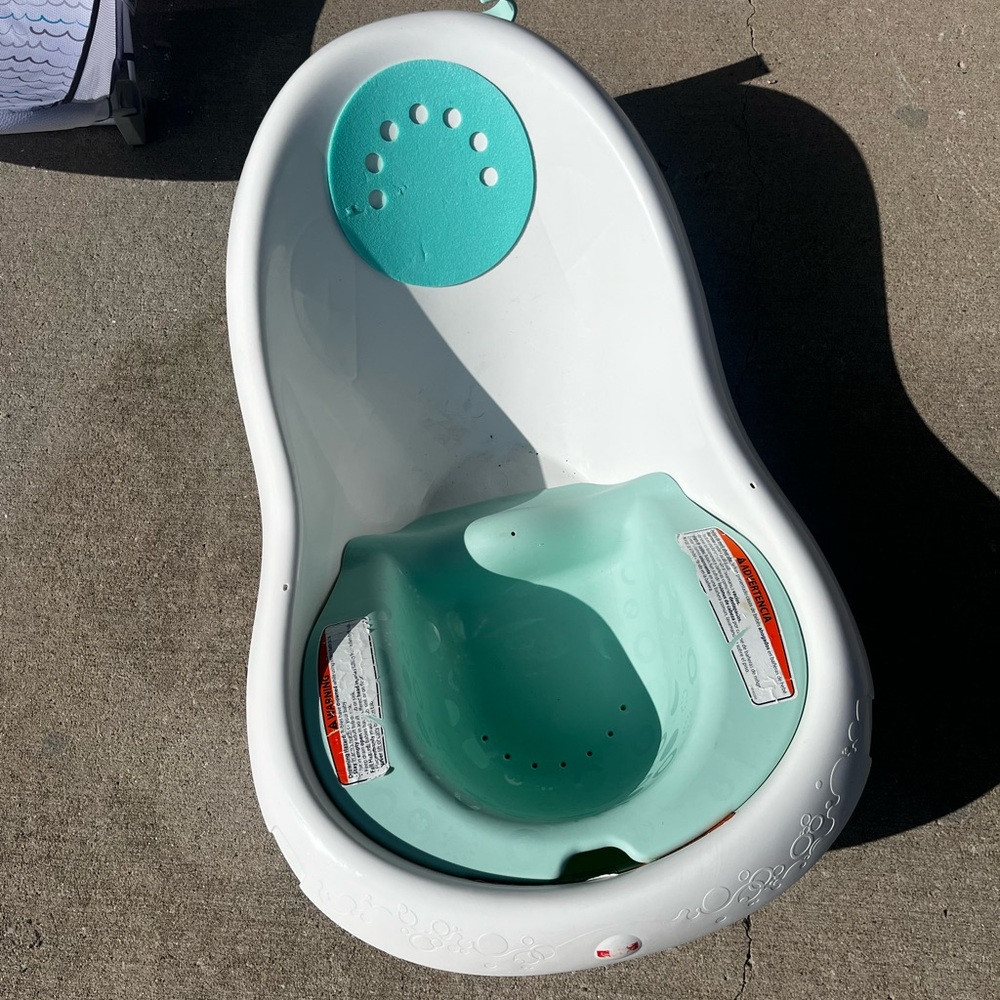 Baby bath tub